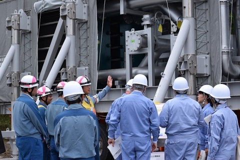 A delegation of the IAEA on an inspection in the nuclear power reactor in Kashiwazaki, which, together with dozens others, should be on power soon, wishes the abe-government